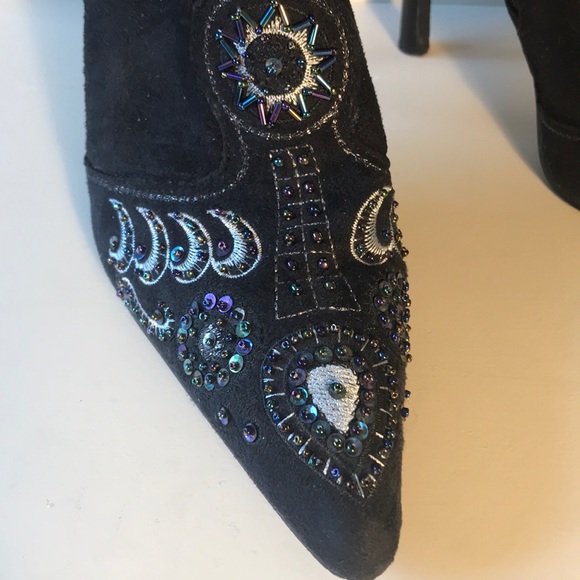 Beautiful Black Embroidered Knee High Boot - Picture 2 of 8